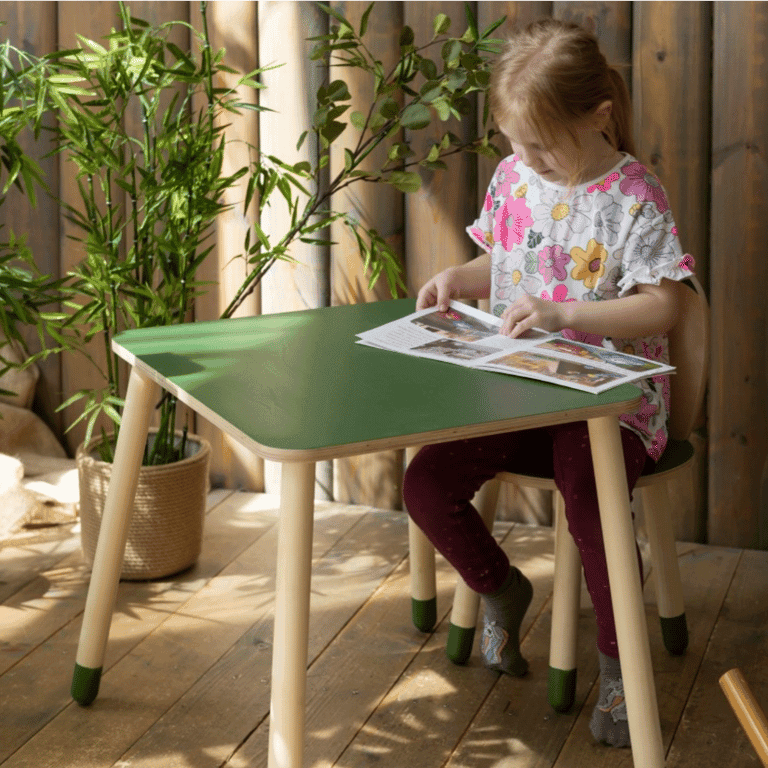 Family SCL Konijn Tafel en Stoel Set Khaki