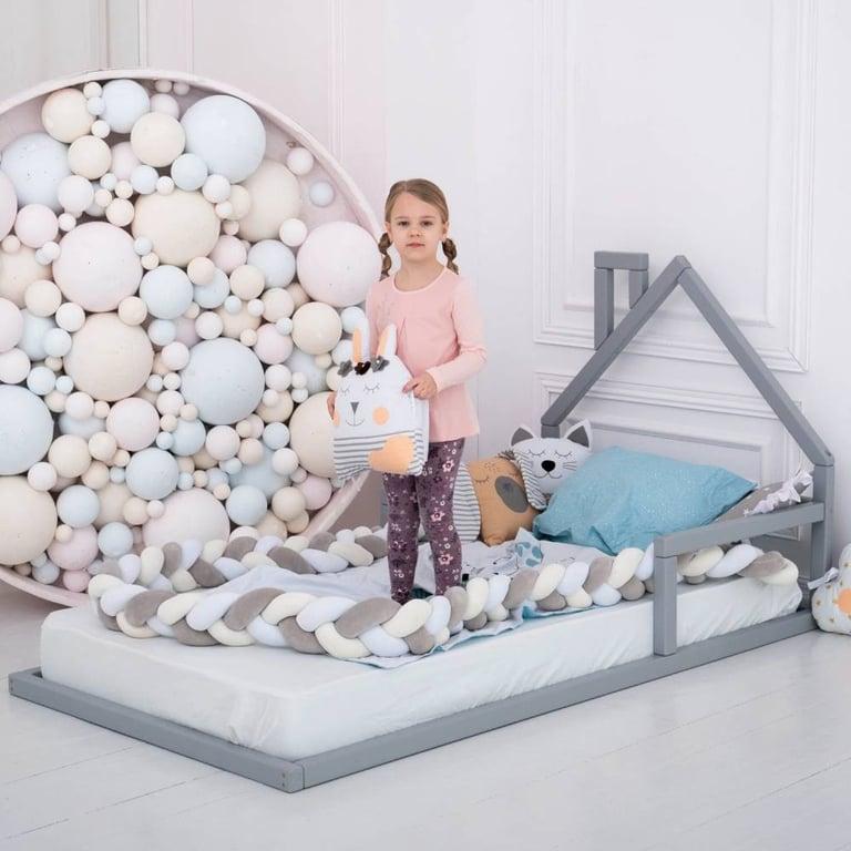 Montessori BusyWood Vloerbed-Huis Frame Queensize Grijs