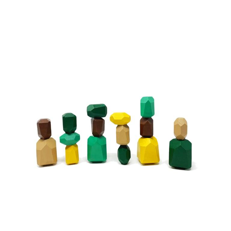 Montessori Green Walnut Stapelstenen Aarde Set van 16