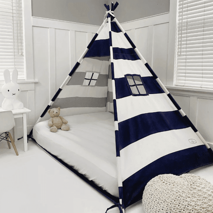 Domestic Objects Speeltent Luifel Twin Vloerbed in Marineblauw en Witte Streep