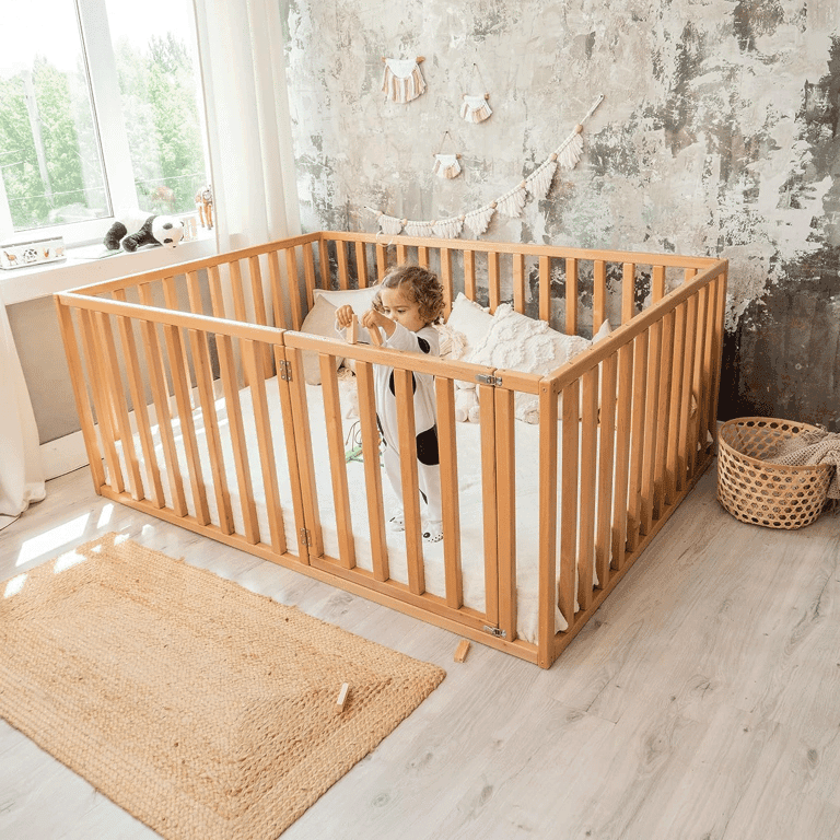 Montessori Busy Wood Queensize Vloerbed Met Verlengde Reling en Latten Natuurlijk