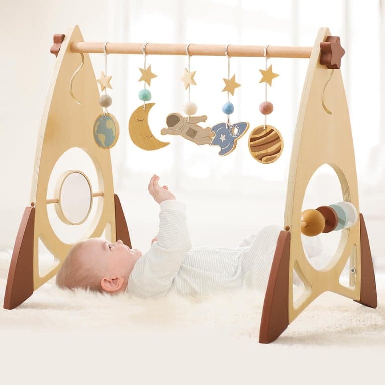 Promise Babe Houten Raket Baby Activiteitengym met 5 Afneembare Speeltjes